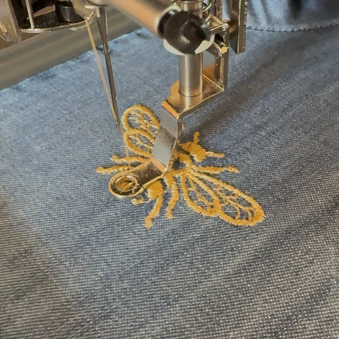 Brother satin-finish broderitråd – 348 Karamel